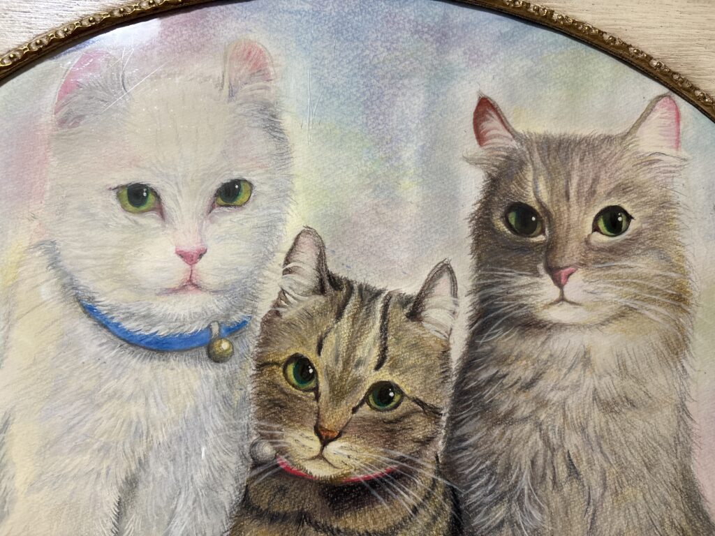 公募展向けの猫の家族の肖像画、タイトルは「家族だった時間」、色鉛筆画